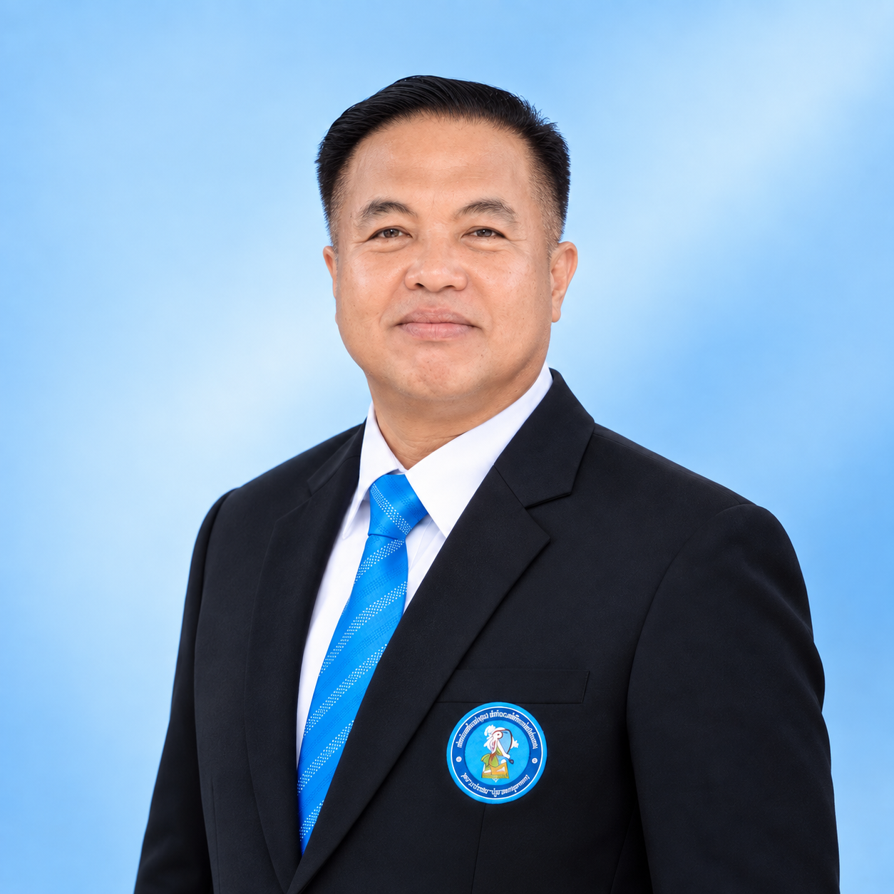 นายนฤพนธ์ ไทยกล้า